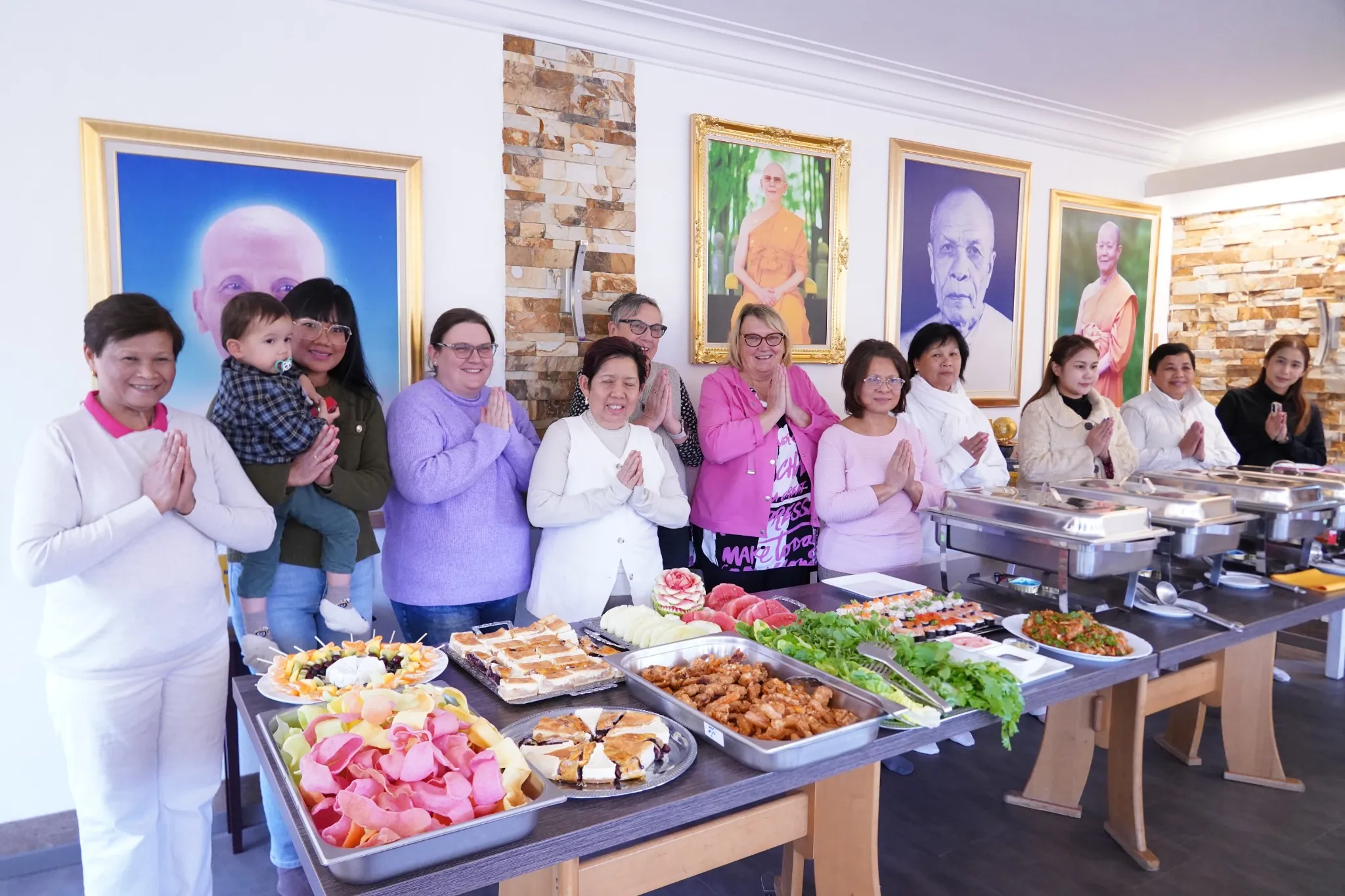Gemeinschaft bei einem buddhistischen Fest im Wat